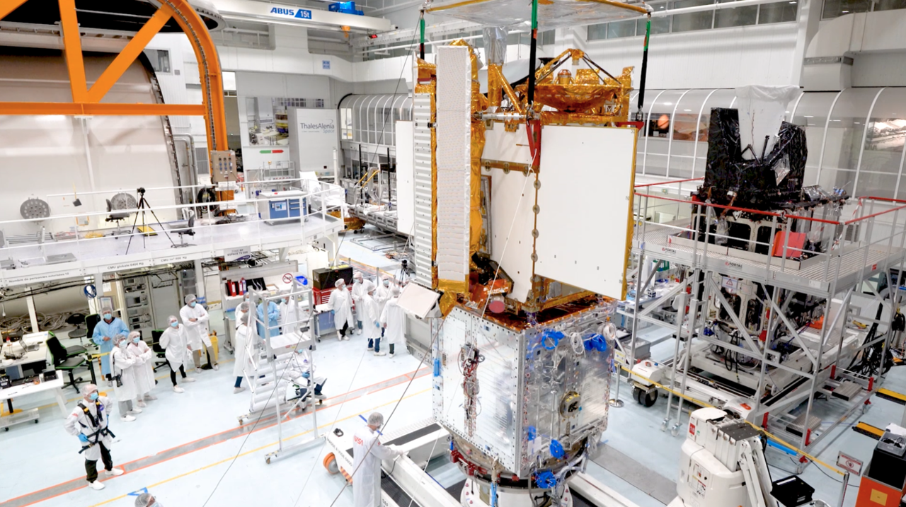 A Photo from a high vantage point showing parts of the SWOT satellite being integrated in a clean room in France